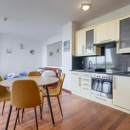 Apartamentyprzymorzu Reymonta Z Widokiem Na Morze * 科沃布热格